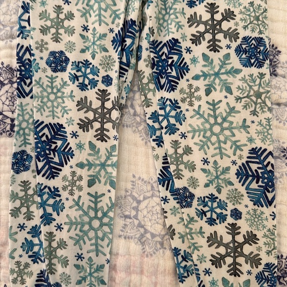 ❄️ snowflake ❄️ bamboo 2 piece pjs in size 4t. Great condition! - Picture 8 of 9
